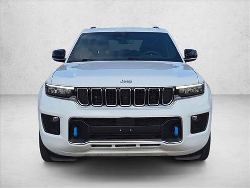 Used 2022 Jeep Grand Cherokee Overland w/ Luxury Tech Group IV AWD/4WD image 2