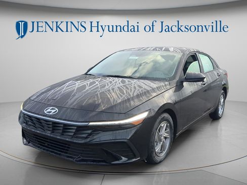 New 2025 Hyundai Elantra SE FWD image 7