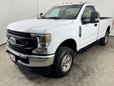 Used 2022 Ford F250 XL w/ Power Equipment Group image 3