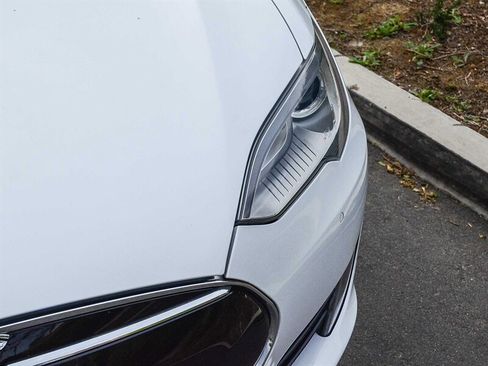 Used 2016 Tesla Model S 60 image 10