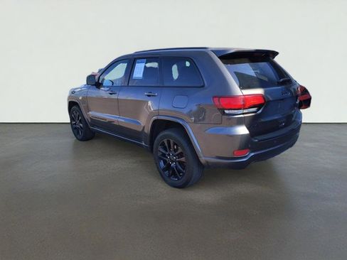 Used 2018 Jeep Grand Cherokee Altitude AWD/4WD image 6