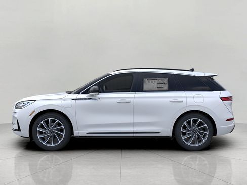 Used 2025 Lincoln Corsair Grand Touring AWD/4WD image 4