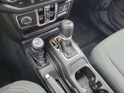 Used 2025 Jeep Gladiator Sport image 20