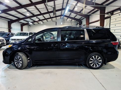 Used 2020 Toyota Sienna LE AWD/4WD image 3