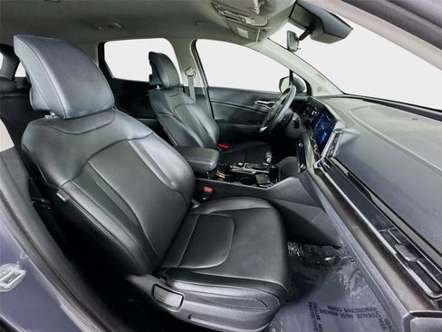 Used 2024 Kia Sportage EX FWD image 28