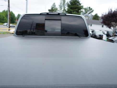 Used 2017 Nissan Titan SV AWD/4WD image 11
