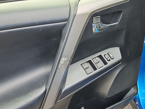 Used 2018 Toyota RAV4 XLE w/ Plus Extra Value Package FWD image 28
