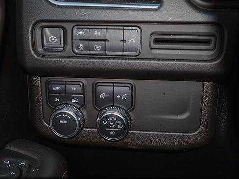 Used 2022 GMC Yukon SLT w/ SLT Premium Package image 31