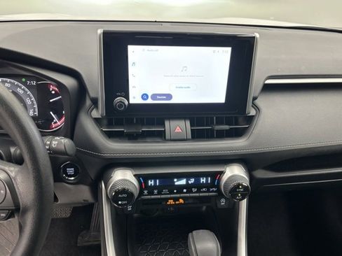 Used 2025 Toyota RAV4 XLE image 20
