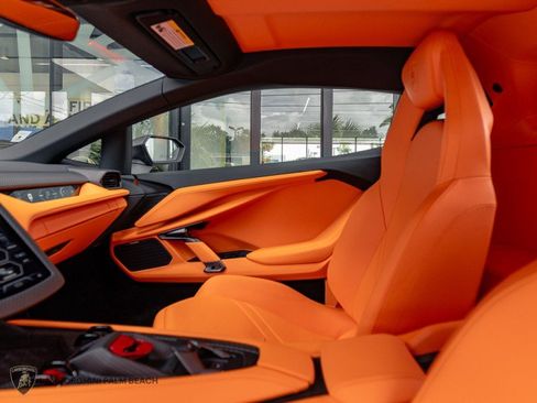 Used 2026 Lamborghini Revuelto AWD/4WD image 18