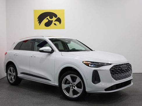 Used 2025 Audi Q5 Premium Plus w/ Premium Plus AWD/4WD image 2