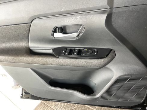 Used 2025 Nissan Kicks SV image 8