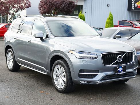 Used 2018 Volvo XC90 T6 Momentum w/ Convenience Package image 9