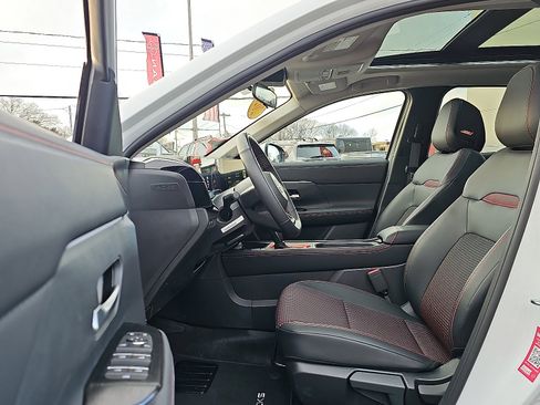 Certified 2025 Nissan Kicks SR w/ SR Premium Package image 14