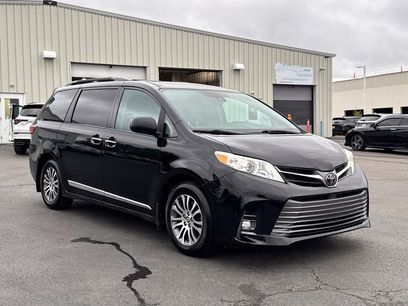 Used 2019 Toyota Sienna XLE w/ XLE Navigation Package
