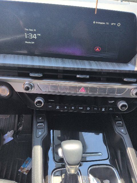 Used 2025 Kia Telluride EX w/ EX Captain's Chair Package FWD image 12