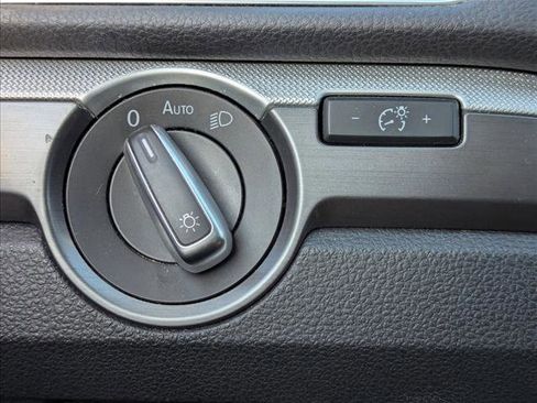 Used 2018 Volkswagen Passat 2.0T R-Line w/ R-Line Lighting Package image 12