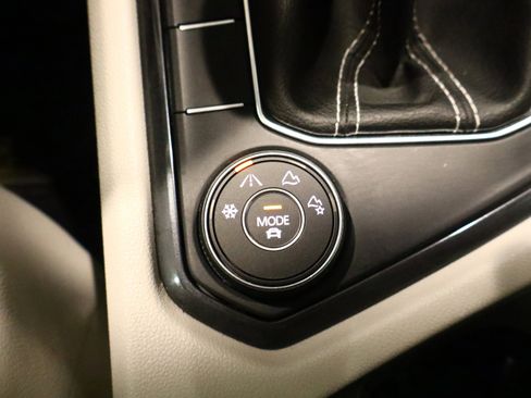 Used 2022 Volkswagen Tiguan SE image 26