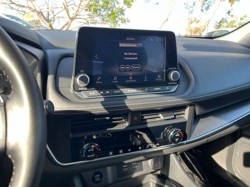 Used 2025 Nissan Rogue SV image 17