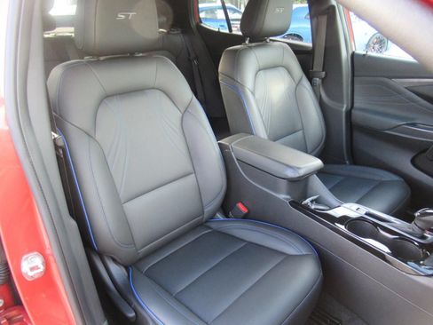 Used 2024 Buick Envista Sport Touring w/ Convenience II Package FWD image 10