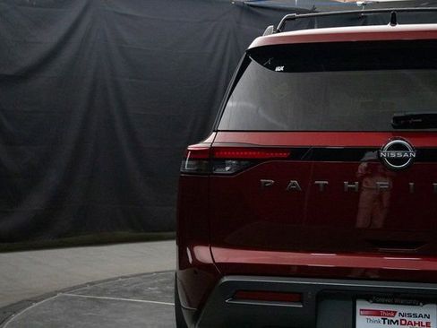 New 2026 Nissan Pathfinder Platinum image 12