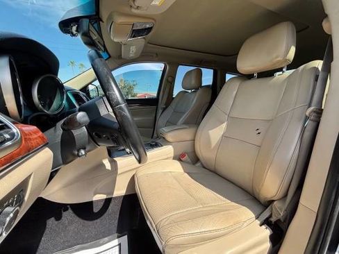 Used 2011 Jeep Grand Cherokee Limited w/ Luxury Group II image 12