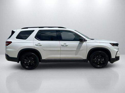 Used 2025 Honda Pilot Black Edition image 4