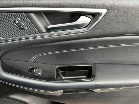 Used 2018 Ford Edge Titanium image 19