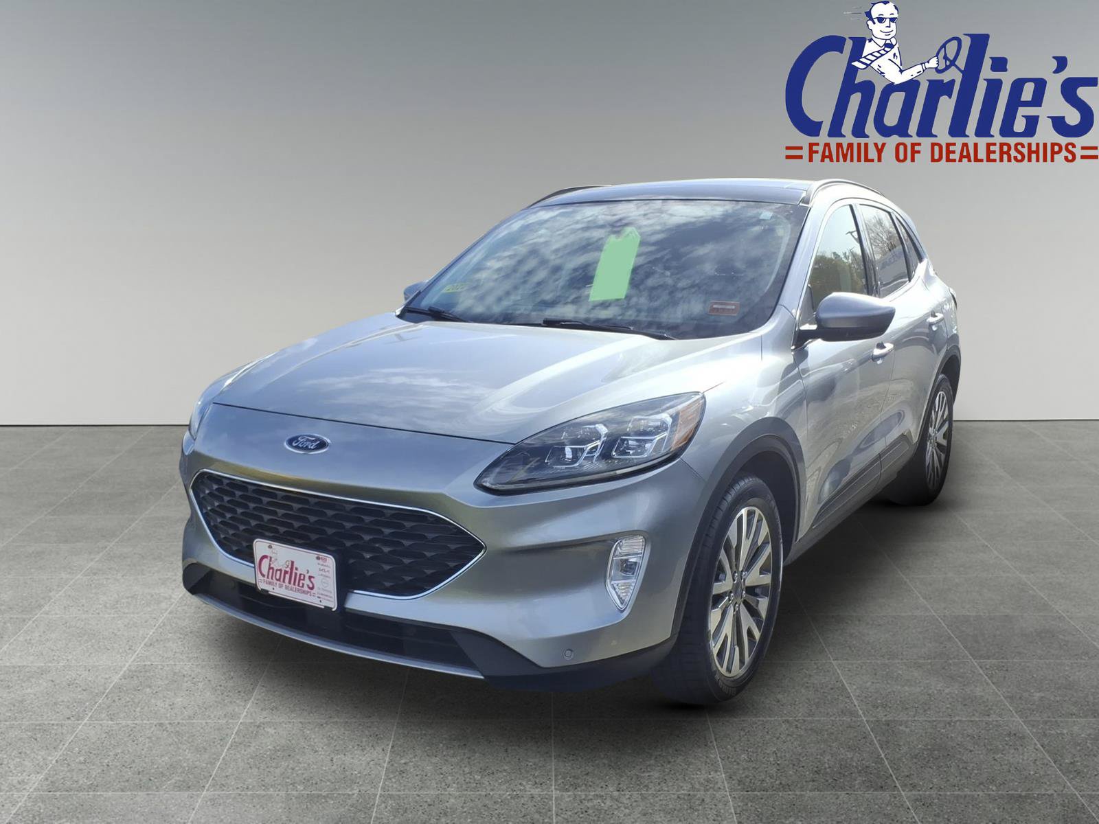 Used 2022 Ford Escape Titanium w/ Class II Trailer Tow Package AWD/4WD image 1