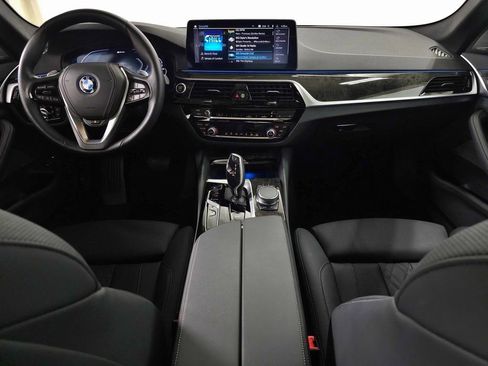 Used 2023 BMW 530e xDrive w/ Premium Package image 13