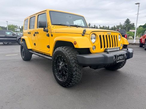 Used 2015 Jeep Wrangler Unlimited Sahara w/ Connectivity Group AWD/4WD image 7