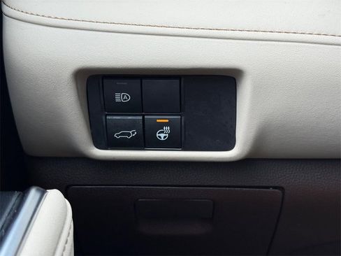 Used 2021 Toyota Highlander Limited image 17