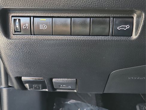 Used 2021 Toyota RAV4 XLE Premium FWD image 19