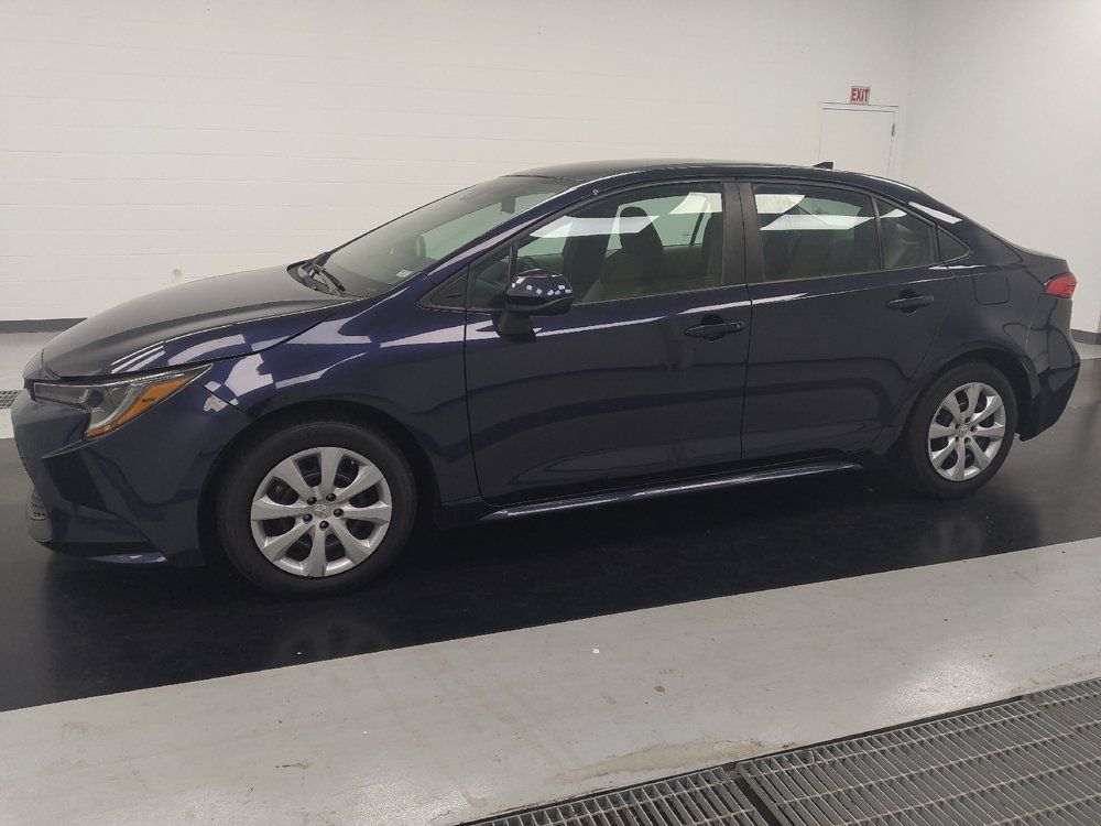 Used 2022 Toyota Corolla LE FWD image 2
