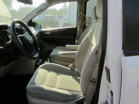 Used 2017 Dodge Grand Caravan SE w/ Power Window Group FWD image 9