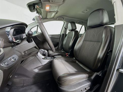 Used 2018 Chevrolet Trax LT w/ LT Convenience Package image 20