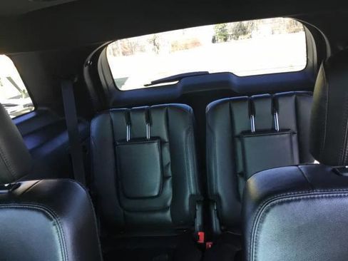 Used 2016 Ford Explorer XLT w/ Equipment Group 202A image 11