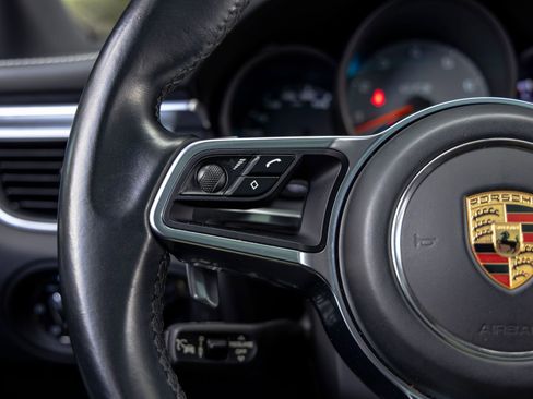 Certified 2018 Porsche Macan GTS AWD/4WD image 32