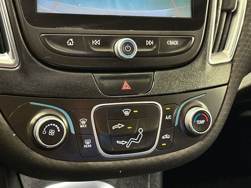 Used 2018 Chevrolet Malibu LT FWD image 21