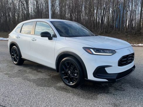 Used 2024 Honda HR-V Sport image 3