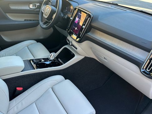 Certified 2023 Volvo XC40 B5 Plus image 19
