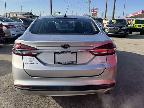 Used 2018 Ford Fusion SE w/ Fusion SE Technology Package image 7