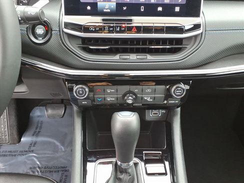 Used 2025 Jeep Compass Latitude w/ Altitude Special Edition image 23