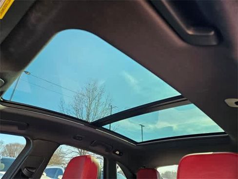 Used 2024 Porsche Macan image 17