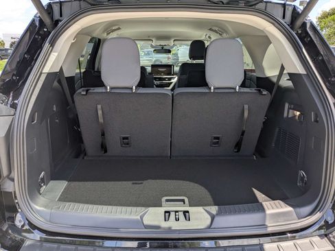 New 2026 Ford Explorer Active RWD image 13