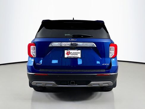Used 2022 Ford Explorer XLT w/ Equipment Group 202A AWD/4WD image 6