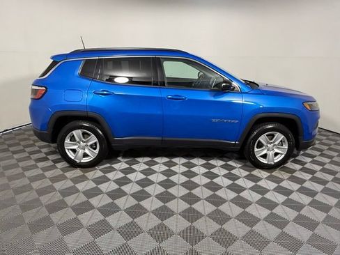 Used 2022 Jeep Compass Latitude w/ Convenience Group AWD/4WD image 7