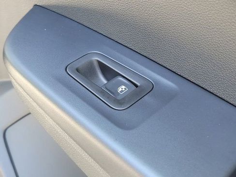 Used 2025 Volkswagen Taos S image 9