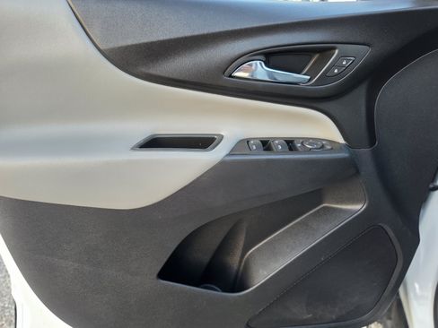 Used 2021 Chevrolet Equinox LS AWD/4WD image 23