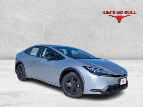 New 2026 Toyota Prius LE image 1